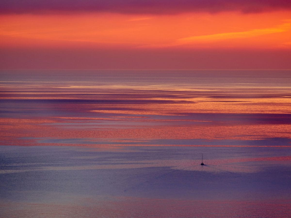 Puesta de Sol sobre el mar desde la costa de Estellencs